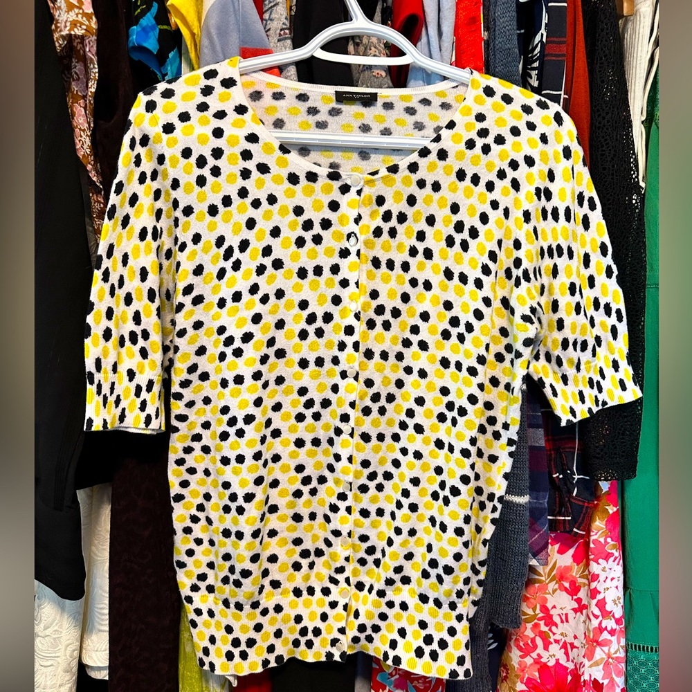 🐸Beautiful, black and yellow polkadot button front cardigan